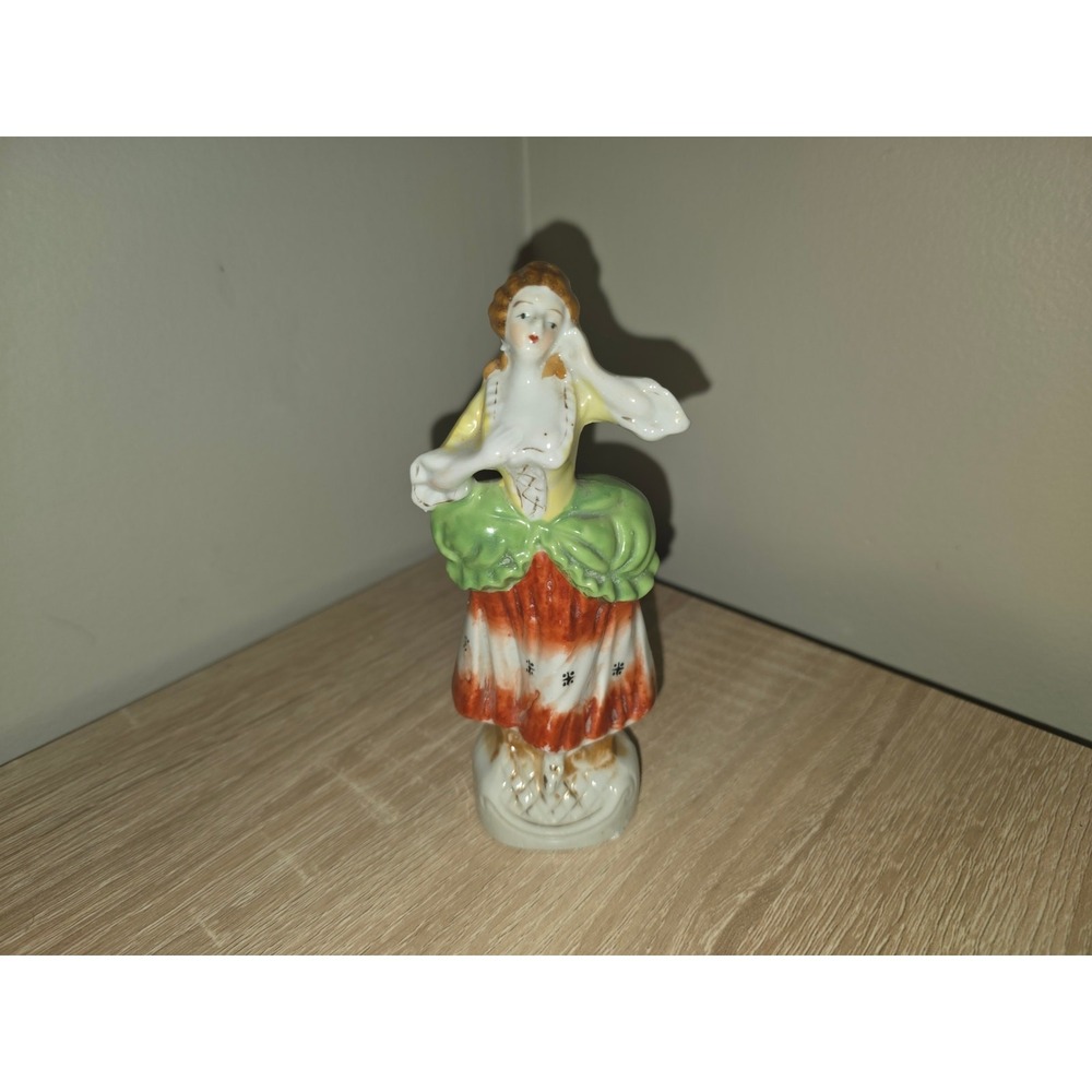 Vintage‎ Occupied Japan Porcelain Colonial Lady Figurine Hand Painted 4.5 Inch